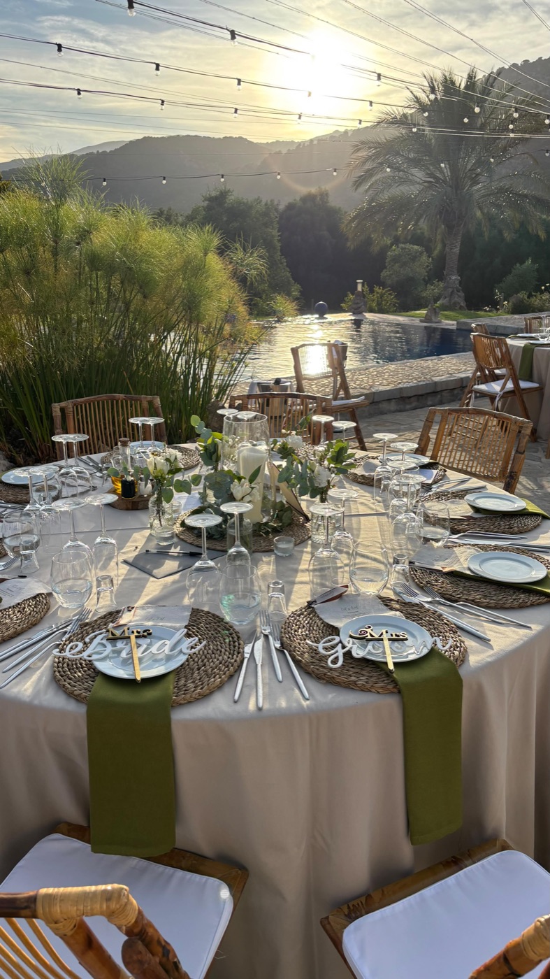 Mesa de catering montada para una celebración privada organizada por Grupo Picolín