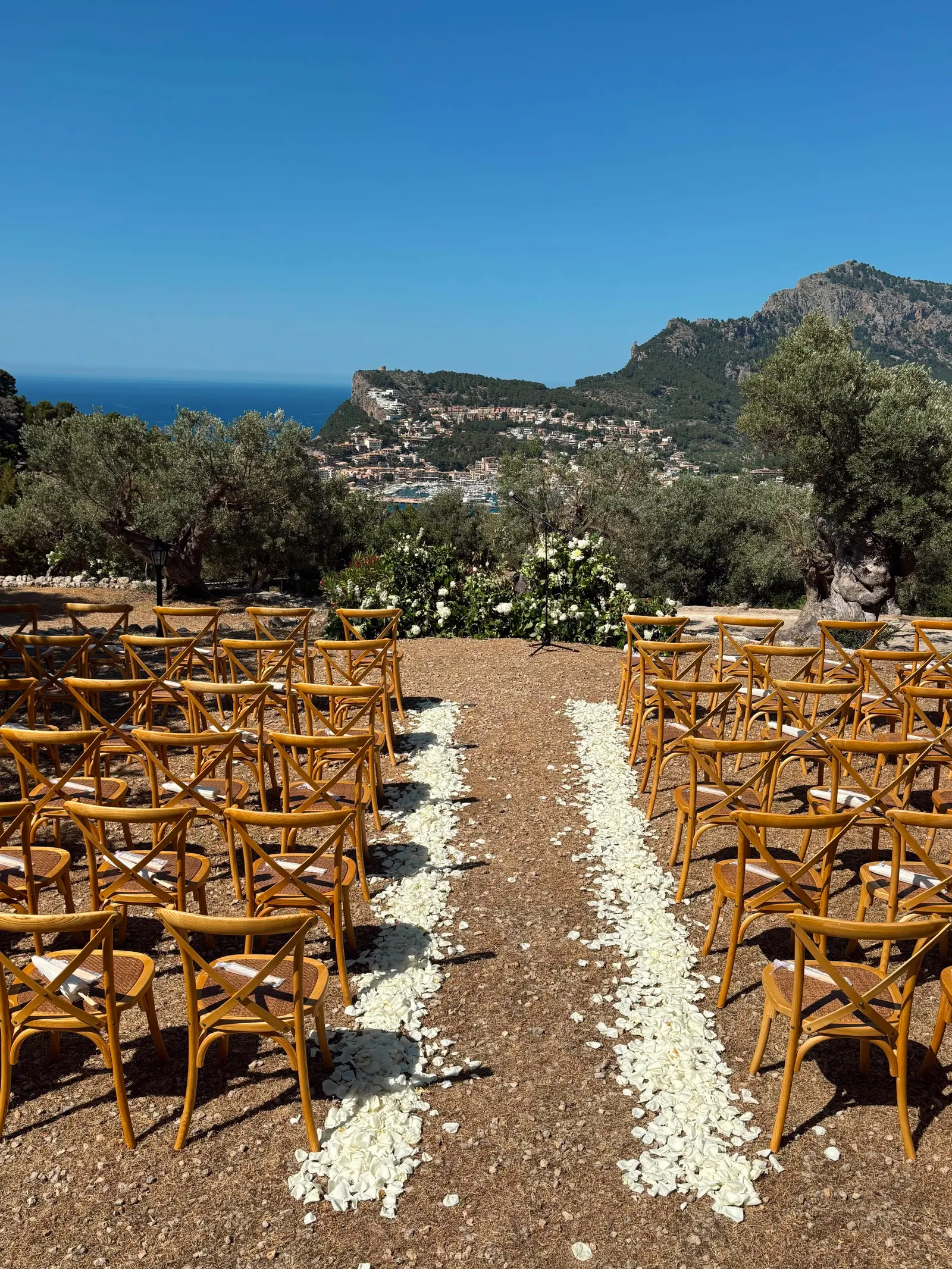 Ceremonia de boda con vistas al mar en Mallorca